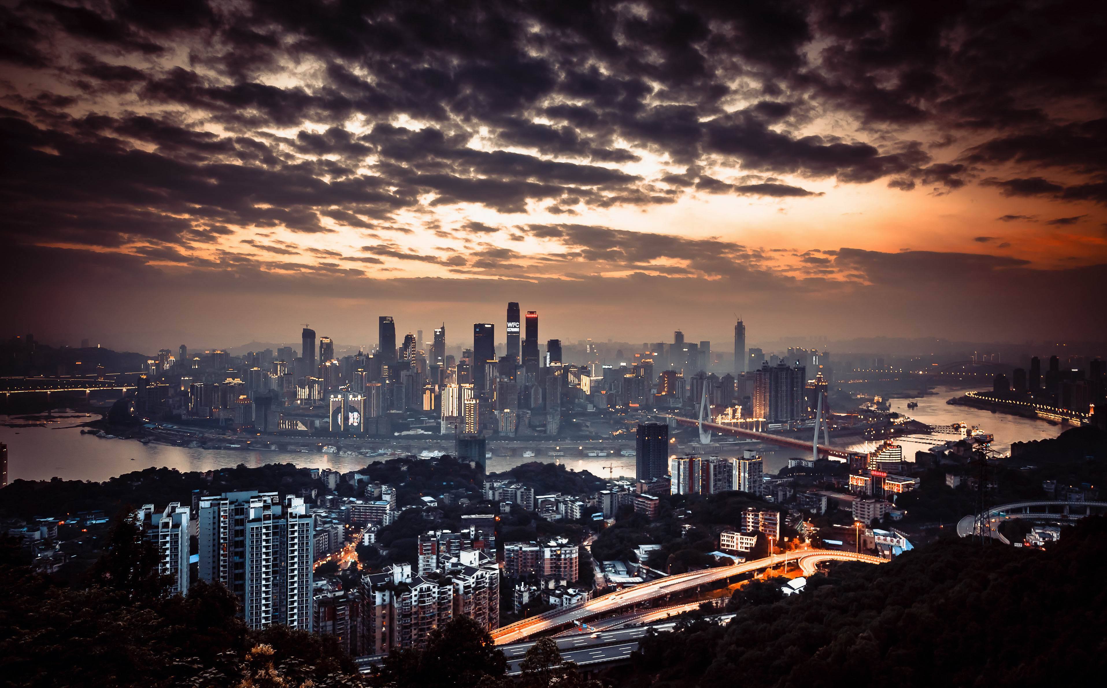4月3日下午,重庆市举行2020年首轮新基建项目集中开工视频联线活动。在活动主现场高新区,重庆移动-亚德(重庆西永)高等级数据中心建设项目也举行了开工仪式,项目建成后将成为重庆高新区重要的互联网数据中心之一。 4月3日下午,重庆市举行2020年首轮新基建项目集中开工视频联线活动。在活动主现场高新区,重庆移动-亚德(重庆西永)高等级数据中心建设项目也举行了开工仪式,项目建成后将成为重庆高新区重要的互联网数据中心之一。